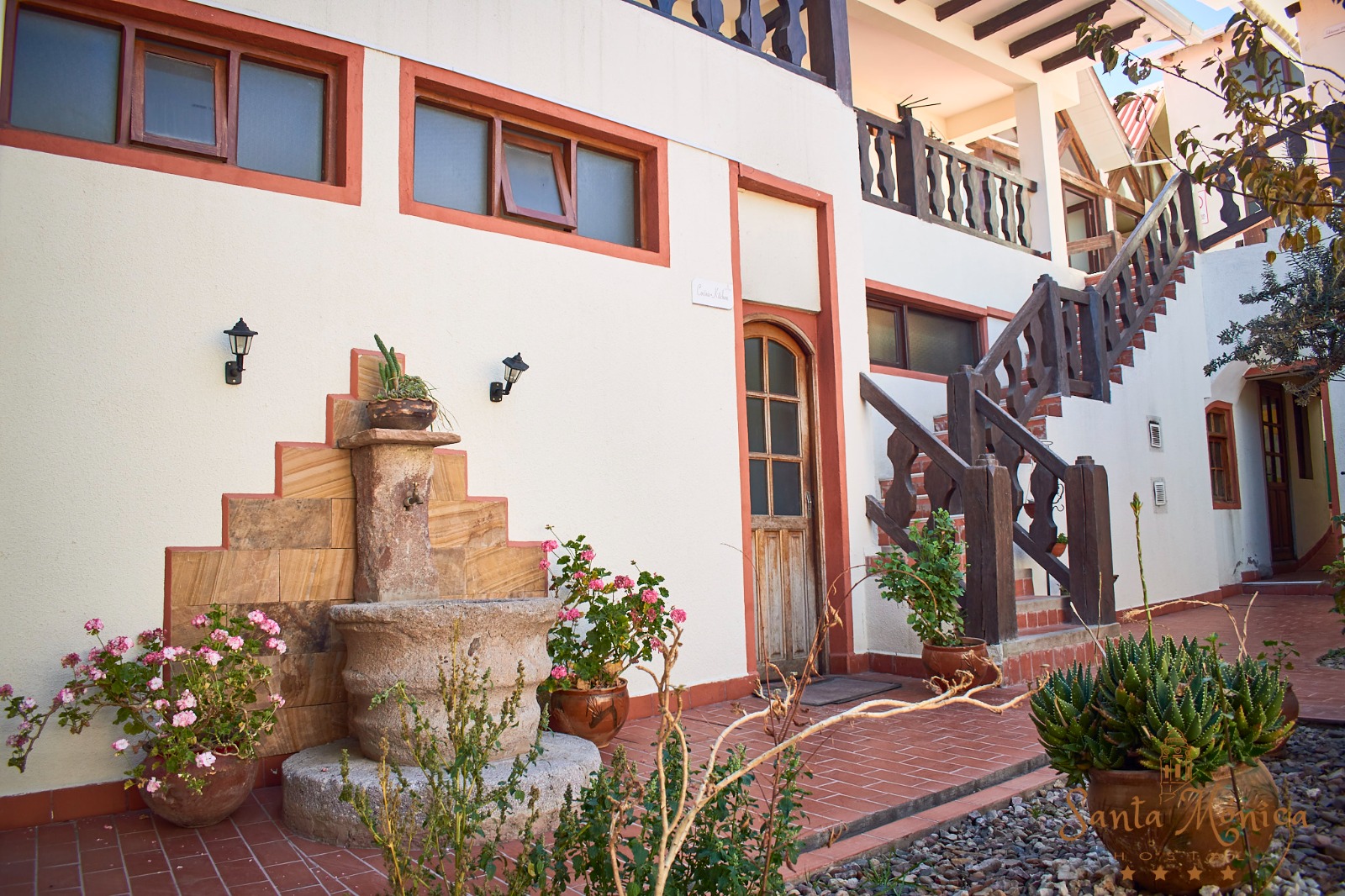 Hotel Santa Mónica — Patio colonial